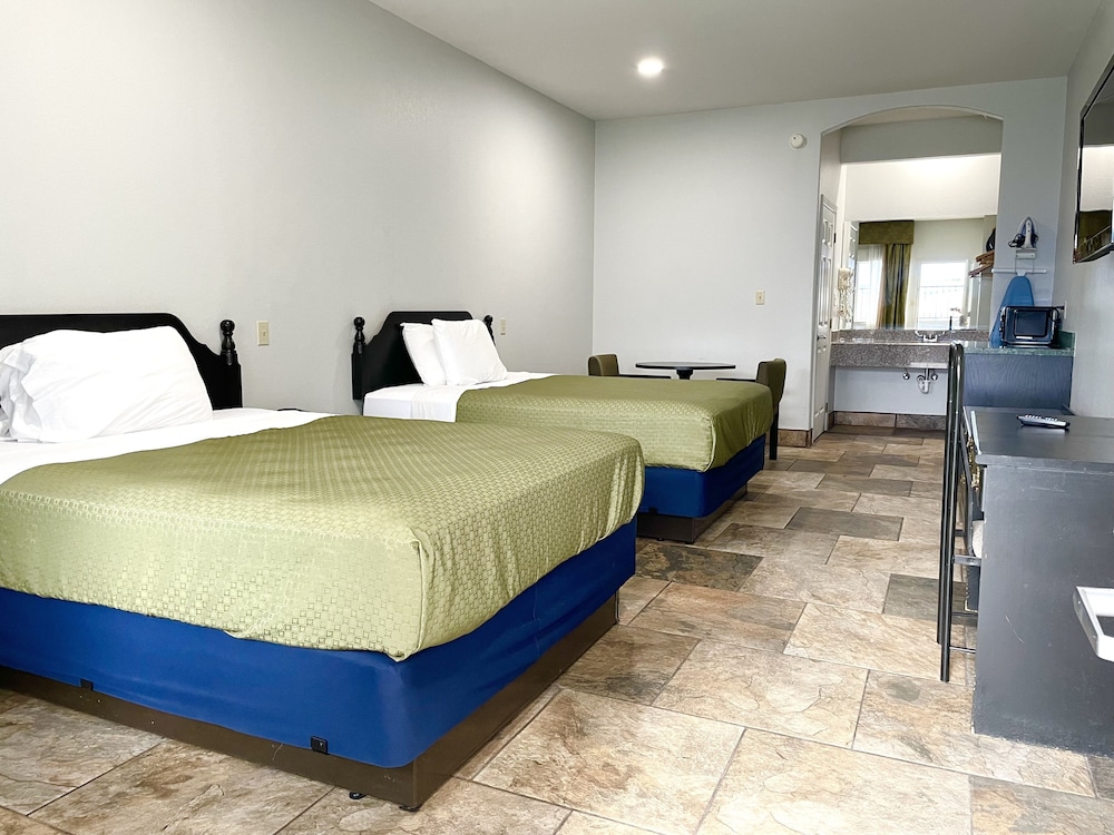 Texas Inn La Feria - photo 17