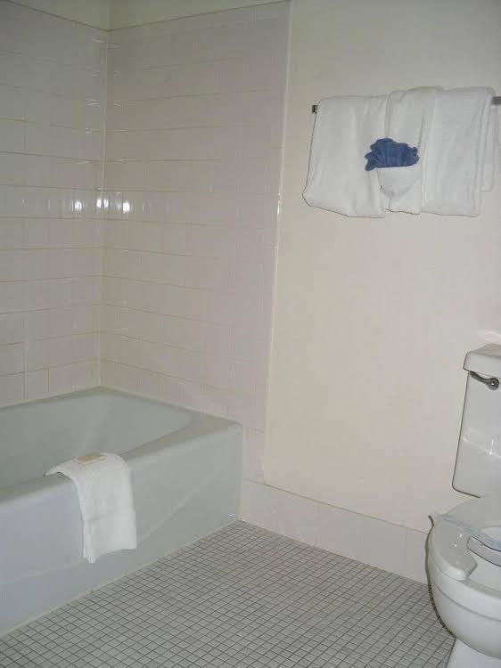 Roadstar Inn Green Bay - photo 8
