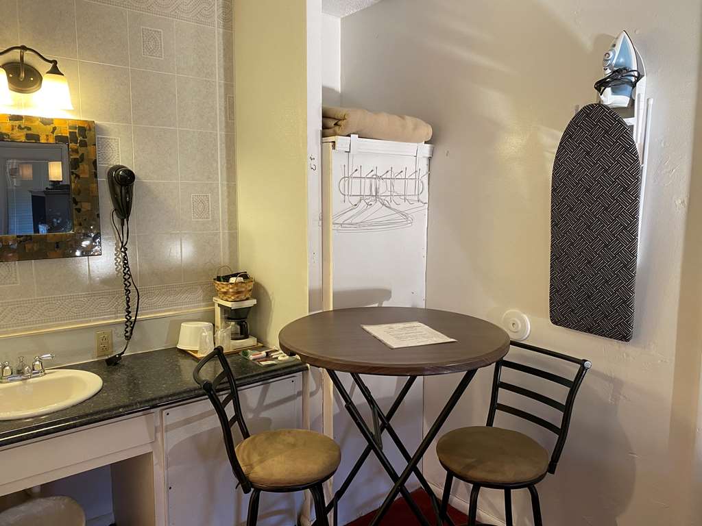 Knights Inn Fairview - photo 6