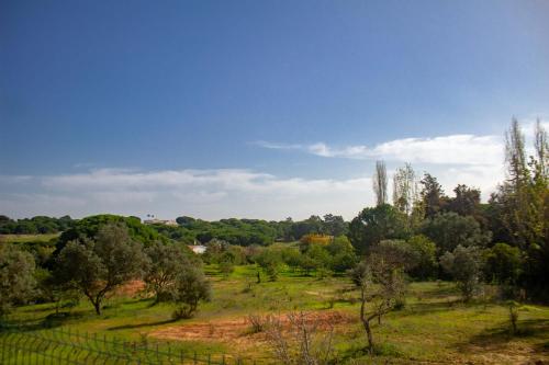 Villa Yvonne Private Pool Private Parking 1 7 Km From The Beach — 4-Star Luxury Hotel in Albufeira, Portugal