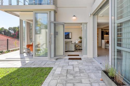 Lisburn On Clifton Beach House Modern with views