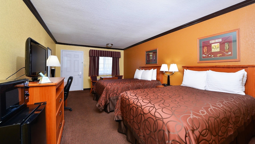 Xecutive Inn and Suites - photo 6