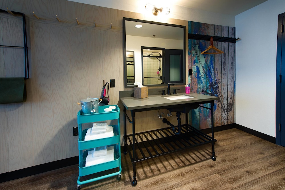 Moxy New Orleans Downtown French Quarter - photo 17