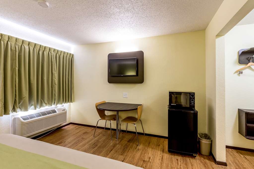 Motel 6 Troy IL - photo 12