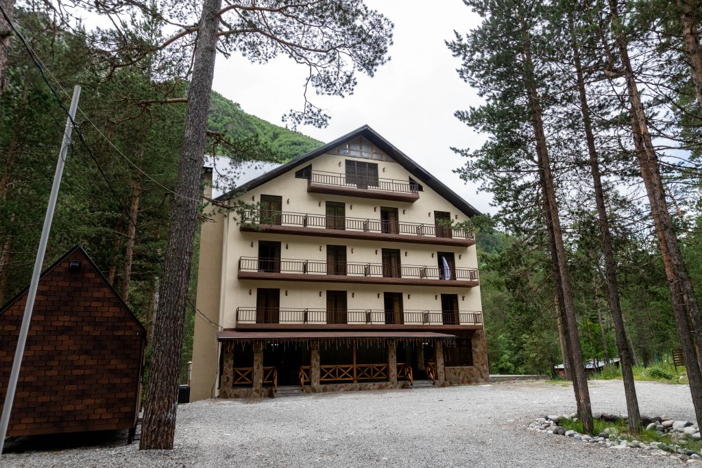 Hotel Krokus — carbon neutral stay, Terskol