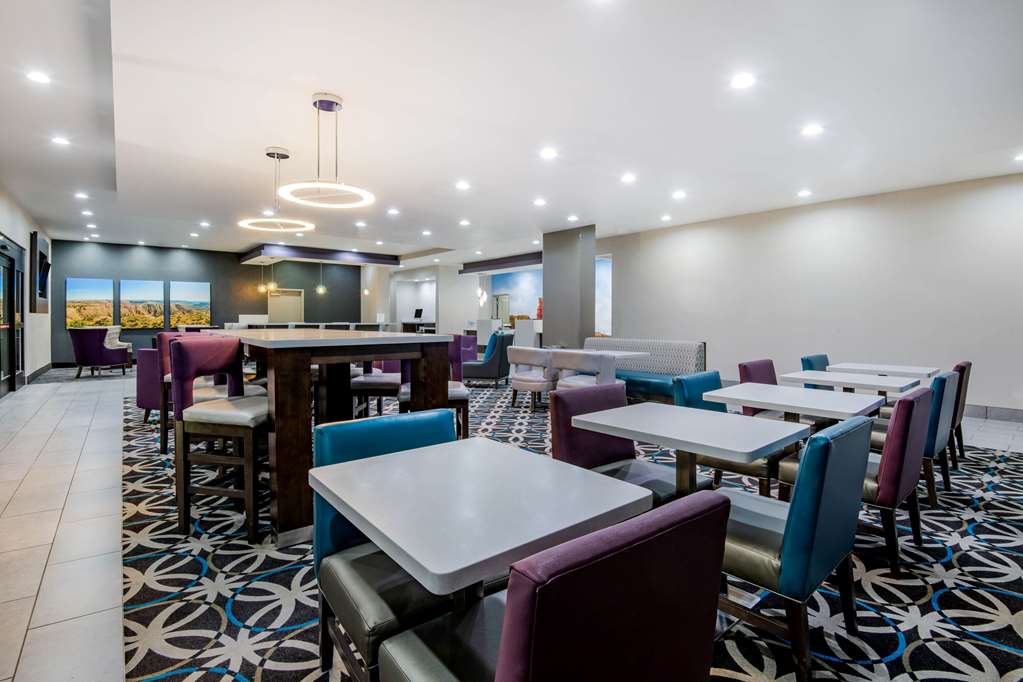La Quinta Inn & Suites by Wyndham Pampa - photo 77