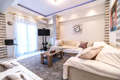 Mary’s Downtown Home a stroll away from the White Tower in Thessaloniki, Greece