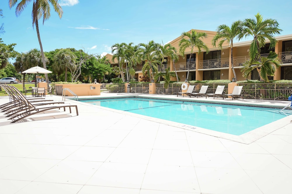 Hampton Inn Key Largo Manatee Bay - photo 2