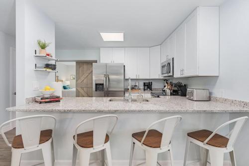 Blue Shore Beach Escape beach pool and relaxation in Fort Myers Beach, United States