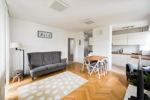 Embassy Avenue At Royal Park by BookingHost — 4-Star Luxury Hotel in Warsaw, Poland