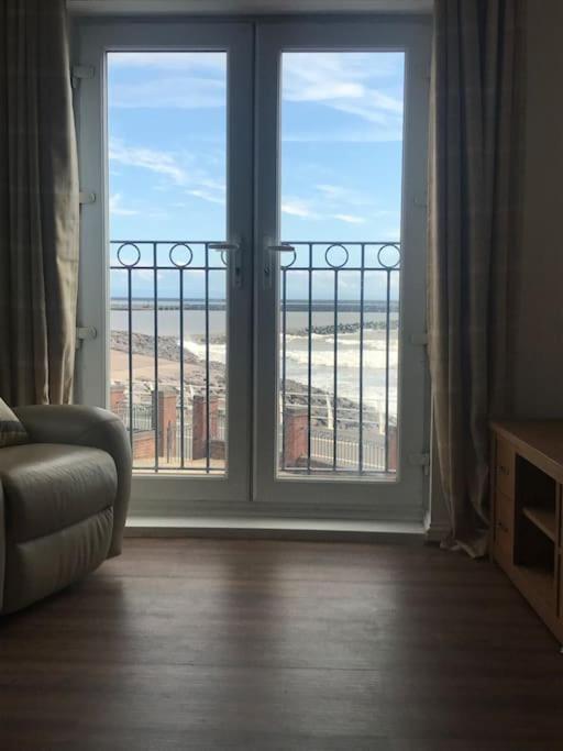Beachfront pet friendly townhouse Stunning views — 4-Star Luxury Hotel in Port Talbot, United Kingdom
