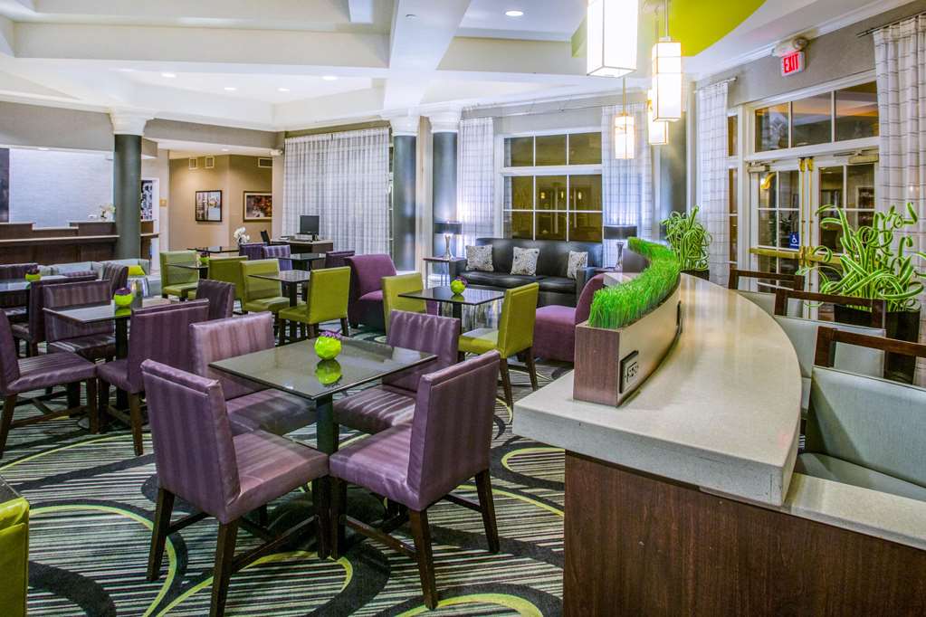La Quinta Inn & Suites by Wyndham St. Louis Westport - photo 7