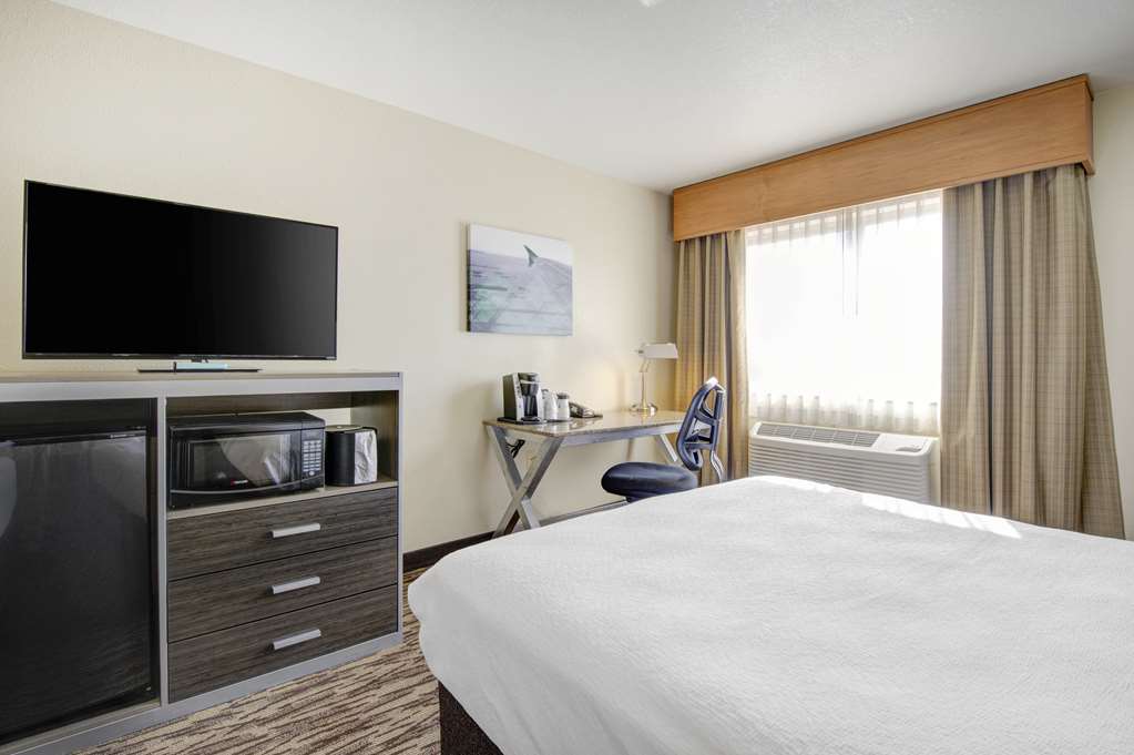 Best Western Plus Peppertree Airport Inn - photo 10