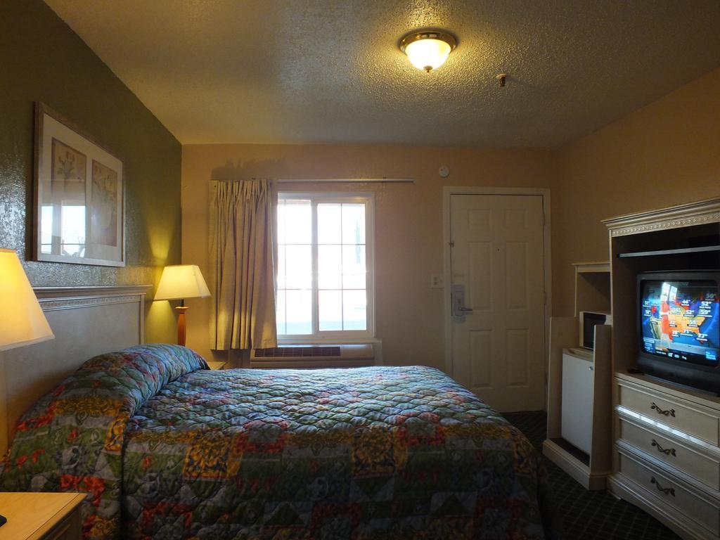 American Inn Chico - photo 11