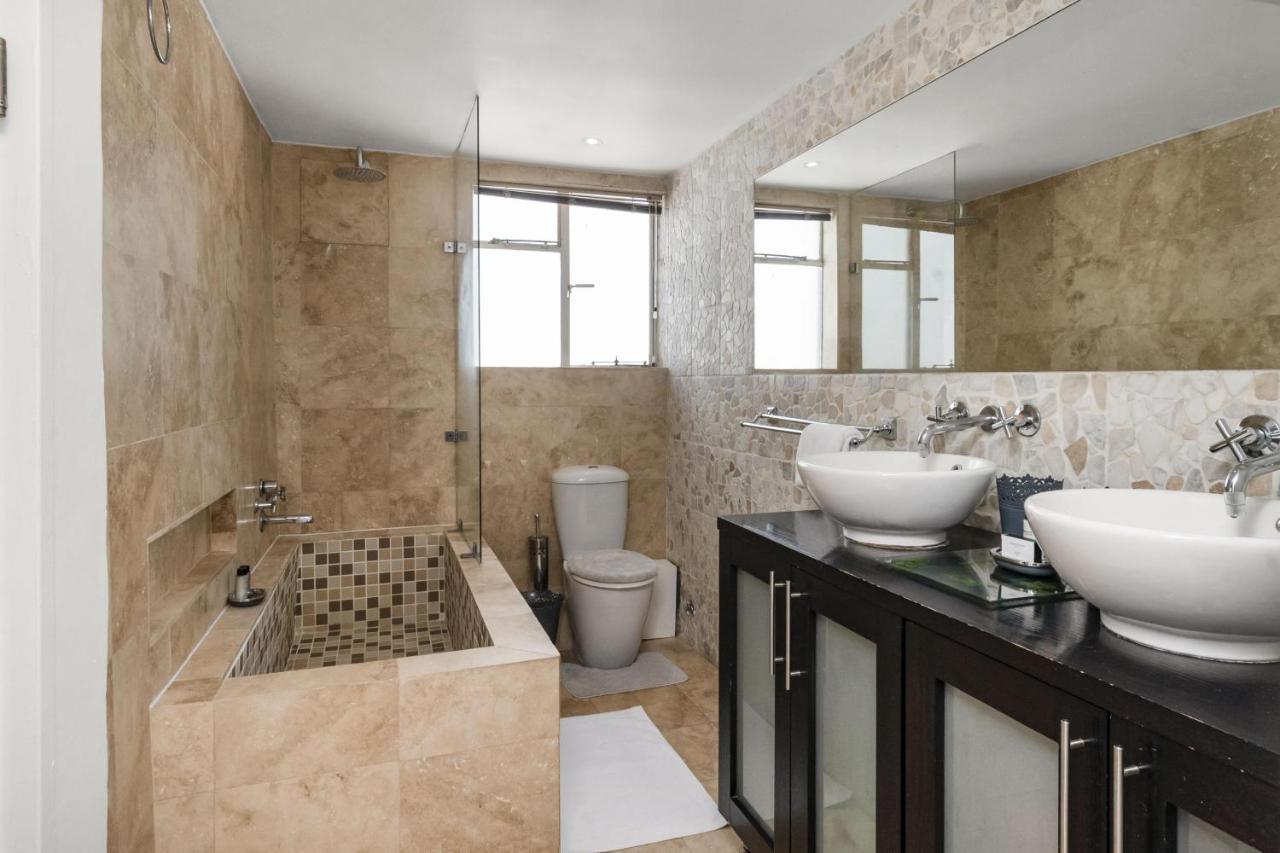 259 on Beach: 1 BR Apartment for 4 in Sea Point