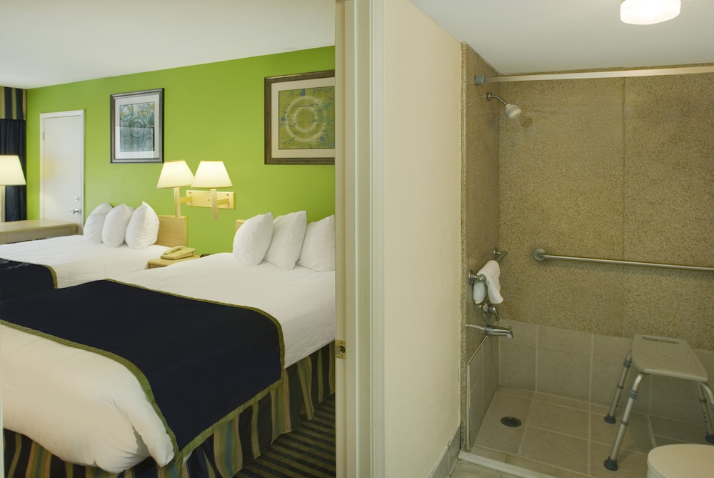 Days Inn by Wyndham Richmond Hill Savannah - photo 8