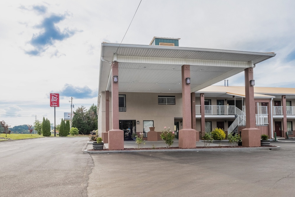 Red Roof Inn & Suites Rome - photo 2
