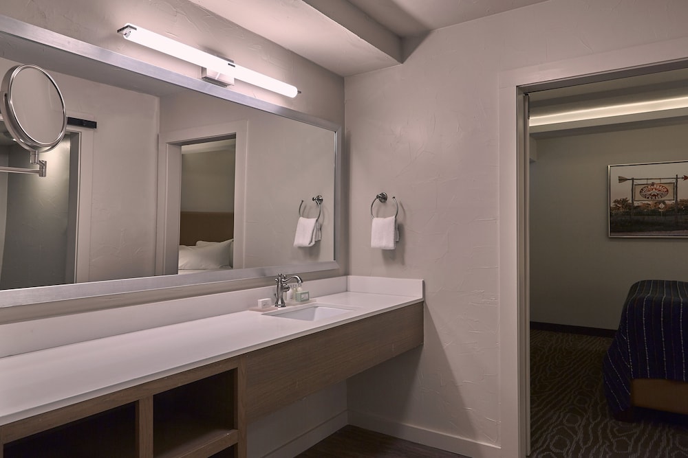 Fredericksburg Inn & Suites - photo 36