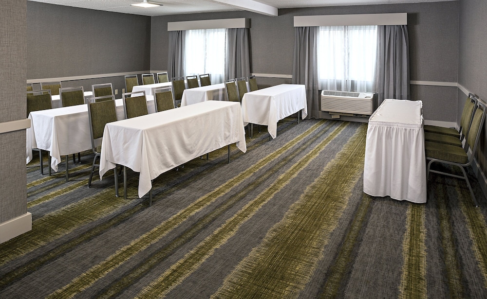 Holiday Inn Salem I 93 at Exit 2 by IHG - photo 33