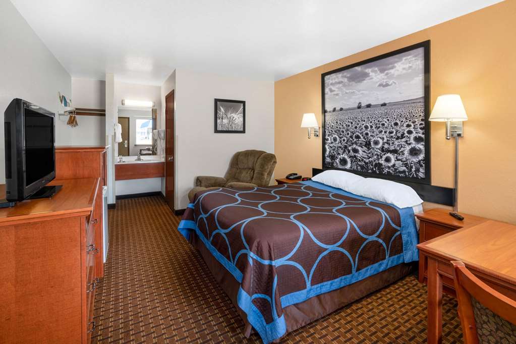 Super 8 by Wyndham Goodland - photo 7