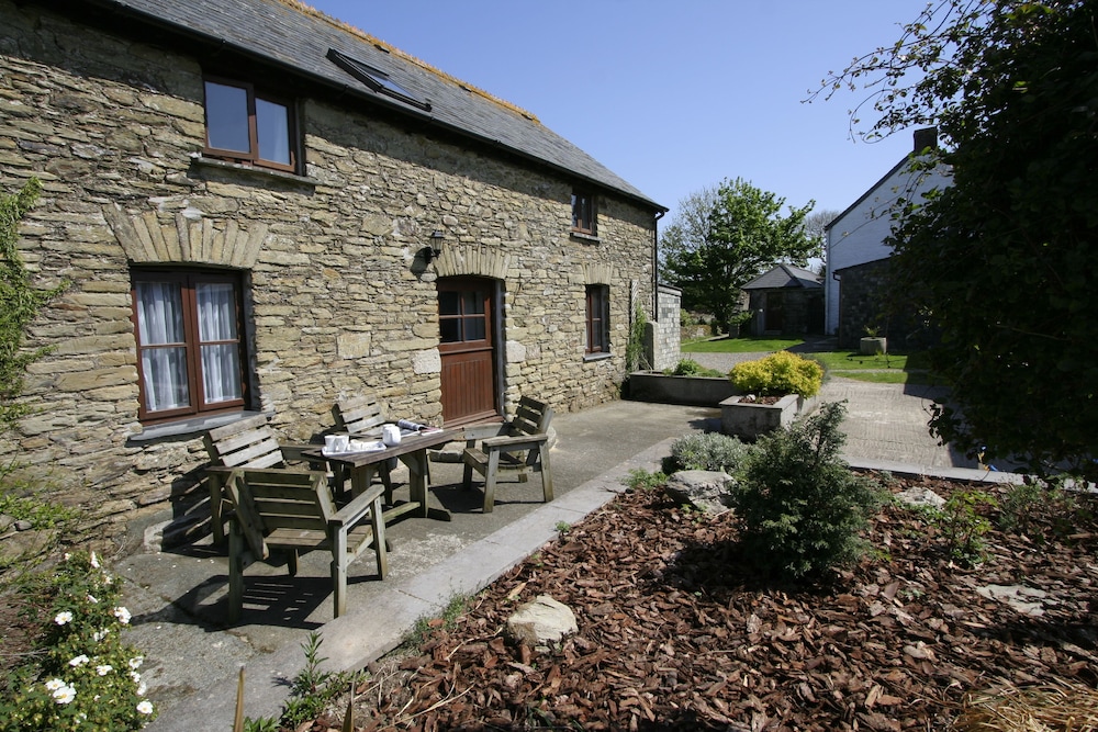 Polean Farm Cottages — 4-Star Luxury Hotel in Looe, United Kingdom