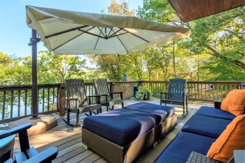 Your Lakefront Luxury in Hot Springs, United States