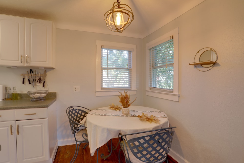 St Petersburg Vacation Rental Home w Pergola - photo 10