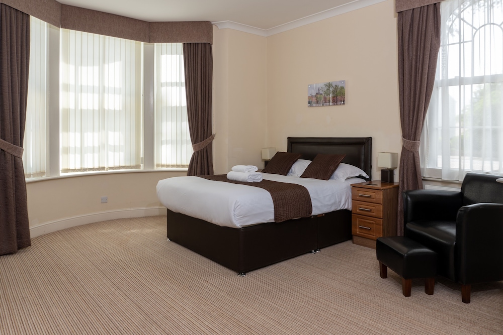 The Lawns Guest House — 4-Star Luxury Hotel in Retford, United Kingdom