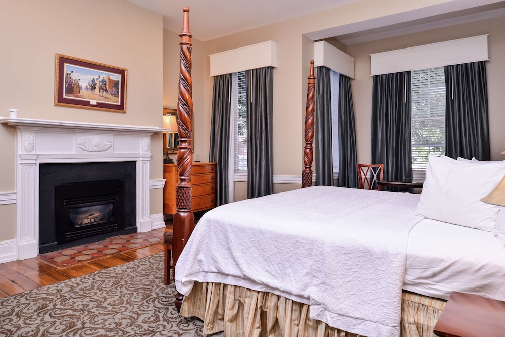 Hampton Inn Lexington Historic District - photo 13