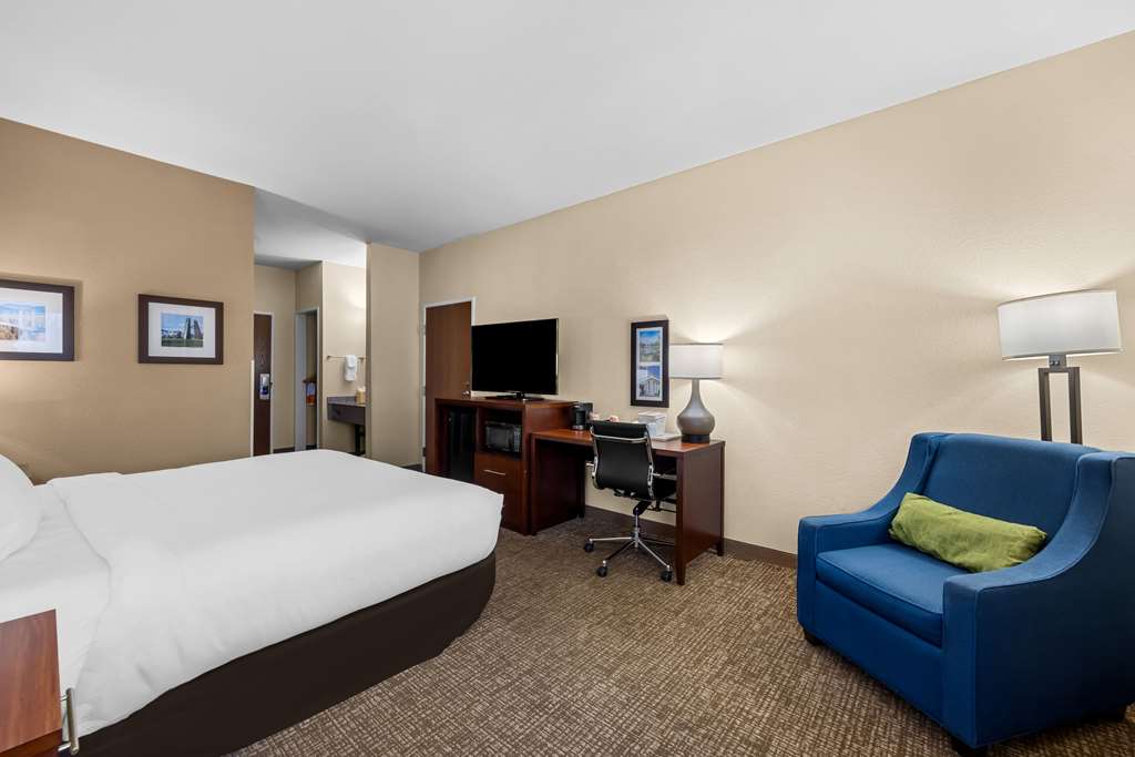 Comfort Inn & Suites Pueblo - photo 9
