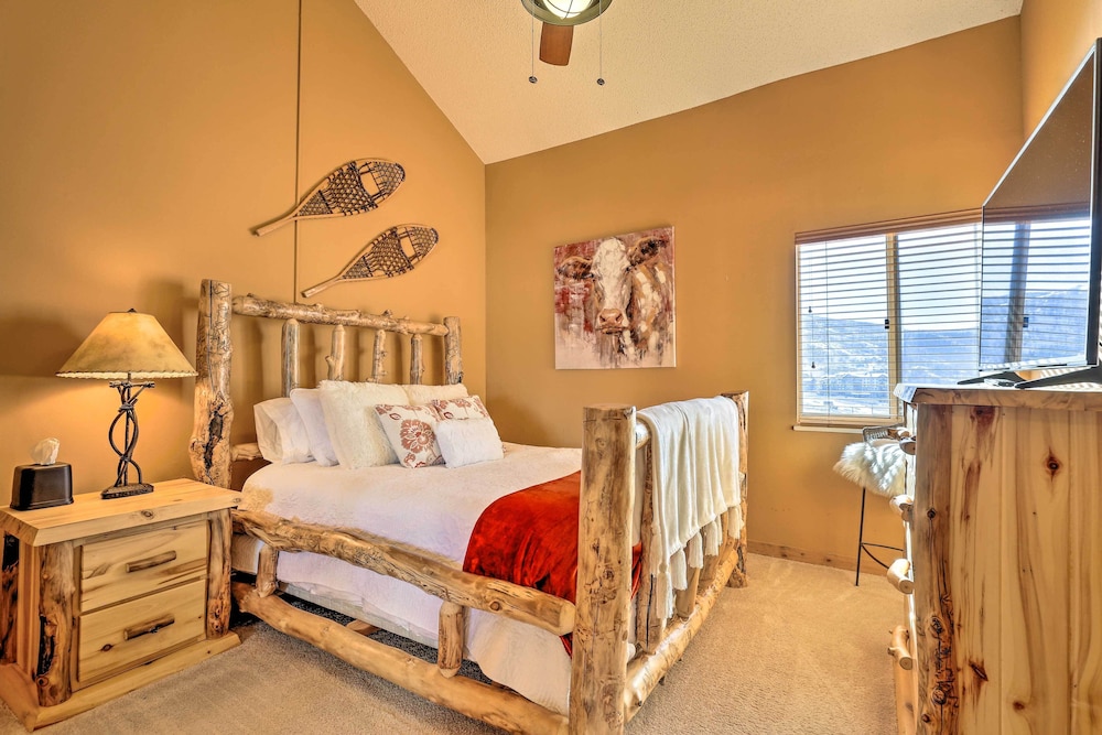 Steamboat Ski Getaway w Balcony & Resort Views in Steamboat Springs, United States