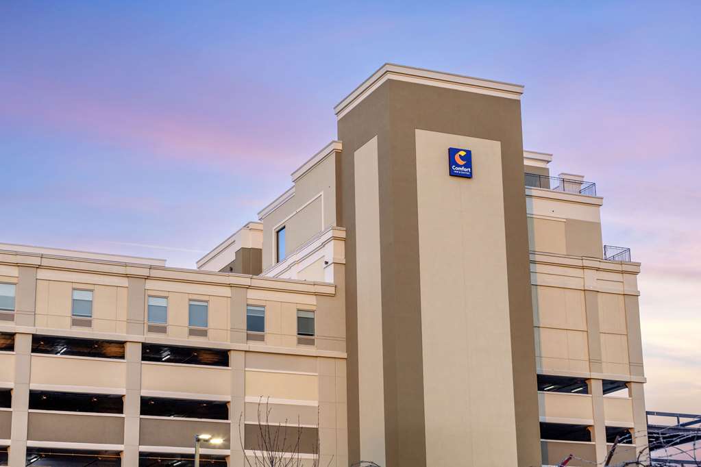Comfort Inn & Suites Newark Liberty International Airport - photo 5