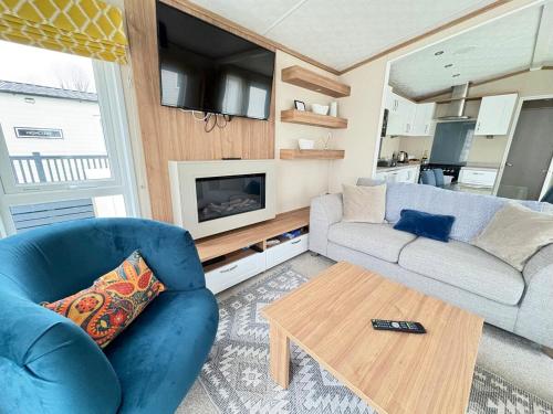 Lake Retreat Dog Friendly Free Hoburne Passes in South Cerney, United Kingdom