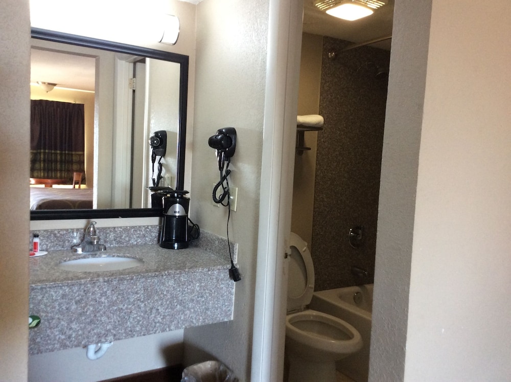 Super 8 by Wyndham Chattanooga East Ridge - photo 44