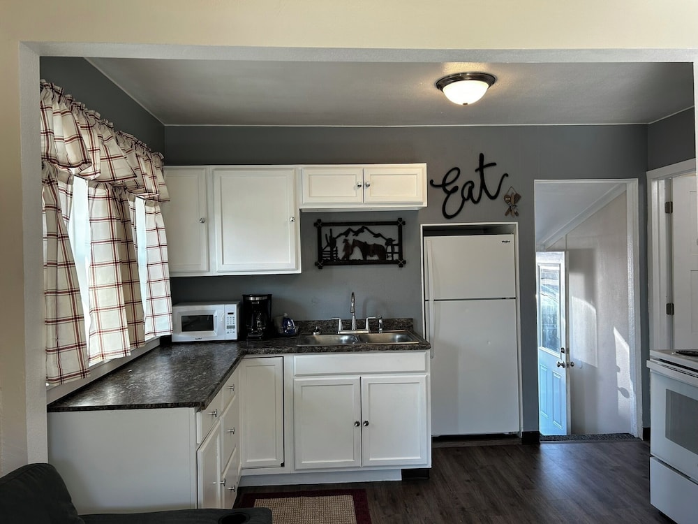 Lamplighter Cabins & Suites - photo 56