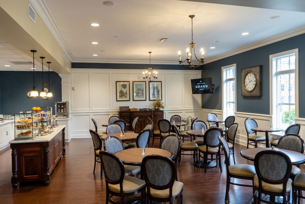 The Mount Vernon Grand Hotel - photo 24
