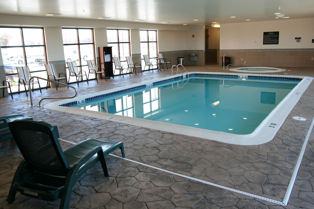 Hampton Inn Topeka - photo 16