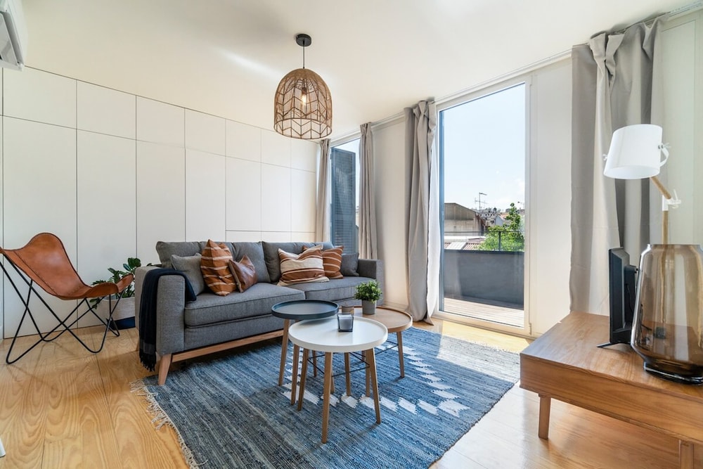 Modern 1BD w AC & Balcony — 4-Star Luxury Hotel in Lisbon, Portugal