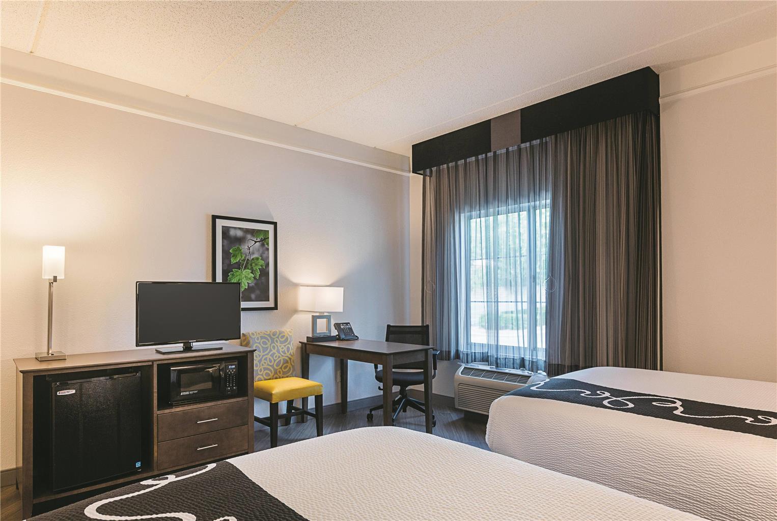 La Quinta Inn & Suites by Wyndham Atlanta Alpharetta - photo 33