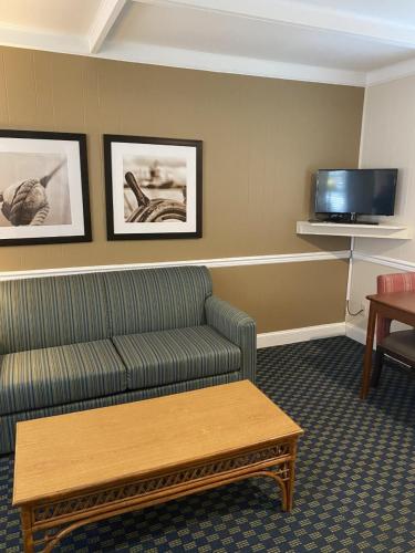 The Admiral Hotel Motel - photo 195