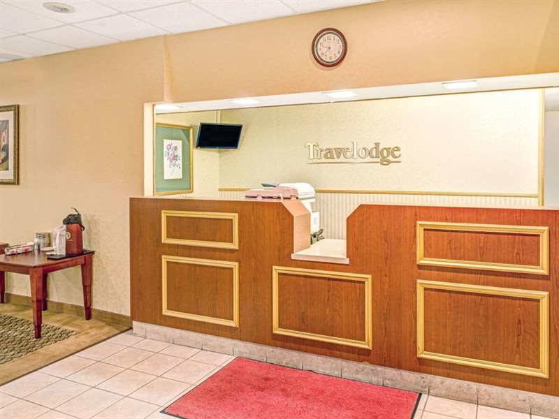 Travelodge by Wyndham Lincoln Airport I 80 - photo 9
