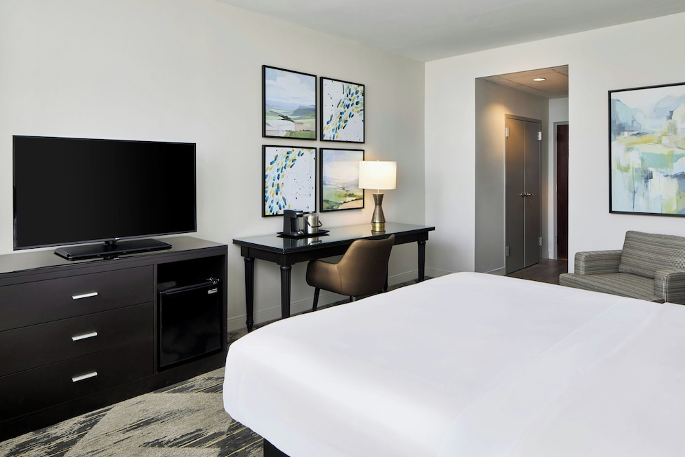 Sheraton Birmingham Hotel - photo 16