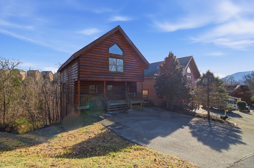 Just For Fun - carbon neutral hotel in Sevierville