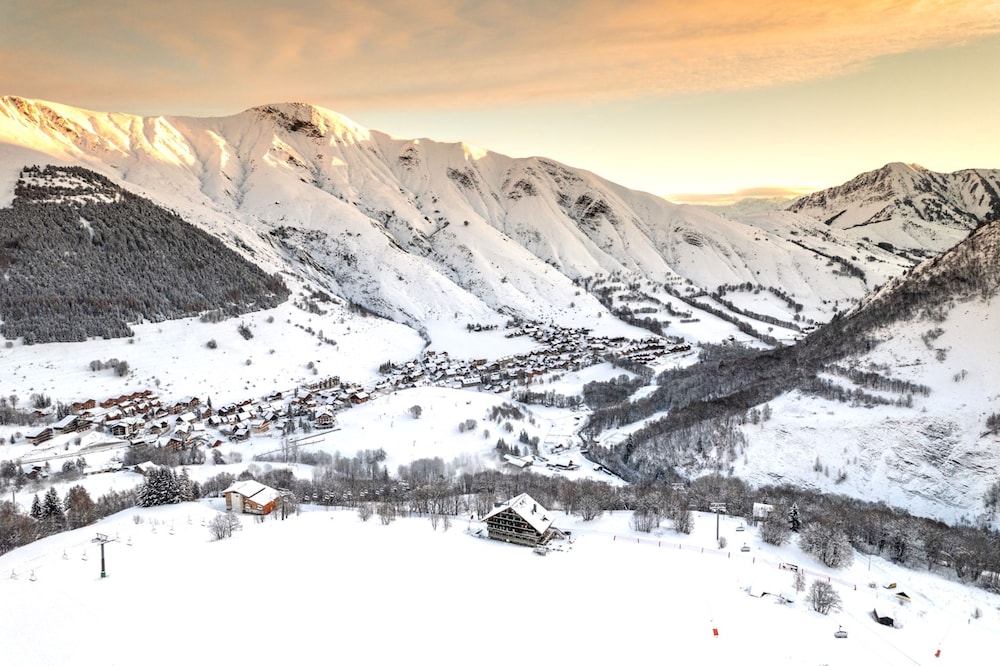 Hotel Les Cedres - last minute hotel in Saint-Jean-De-Maurienne