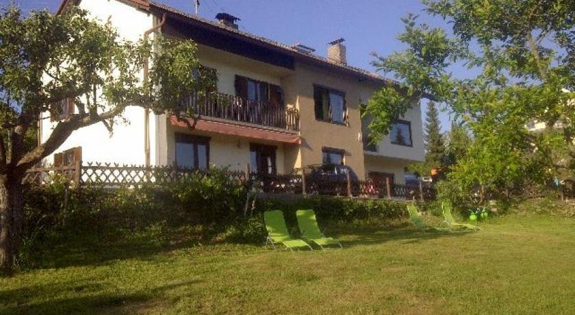 Apartments Let Me In — 4-Star Luxury Hotel in Poertschach Am Woerthersee, Austria