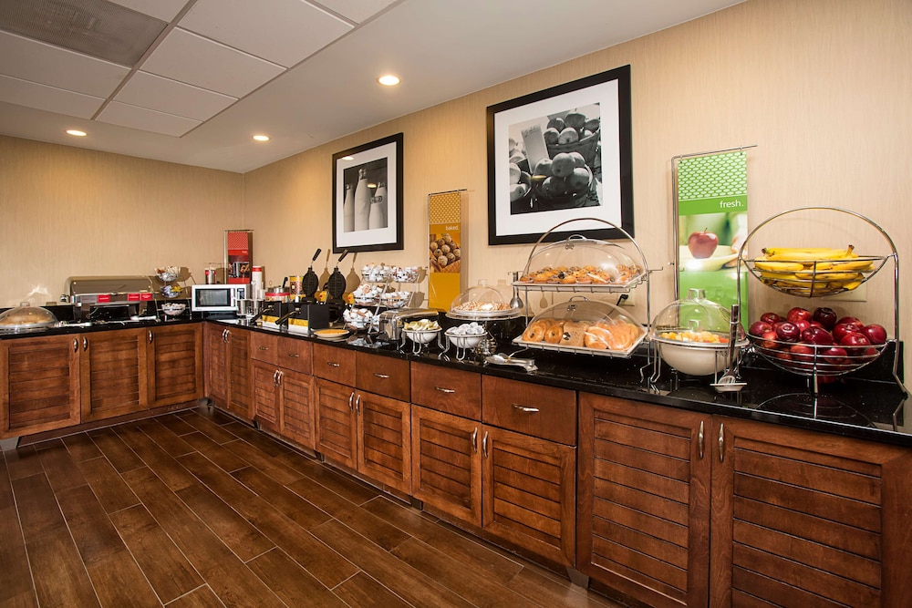 Hampton Inn Morehead City - photo 22