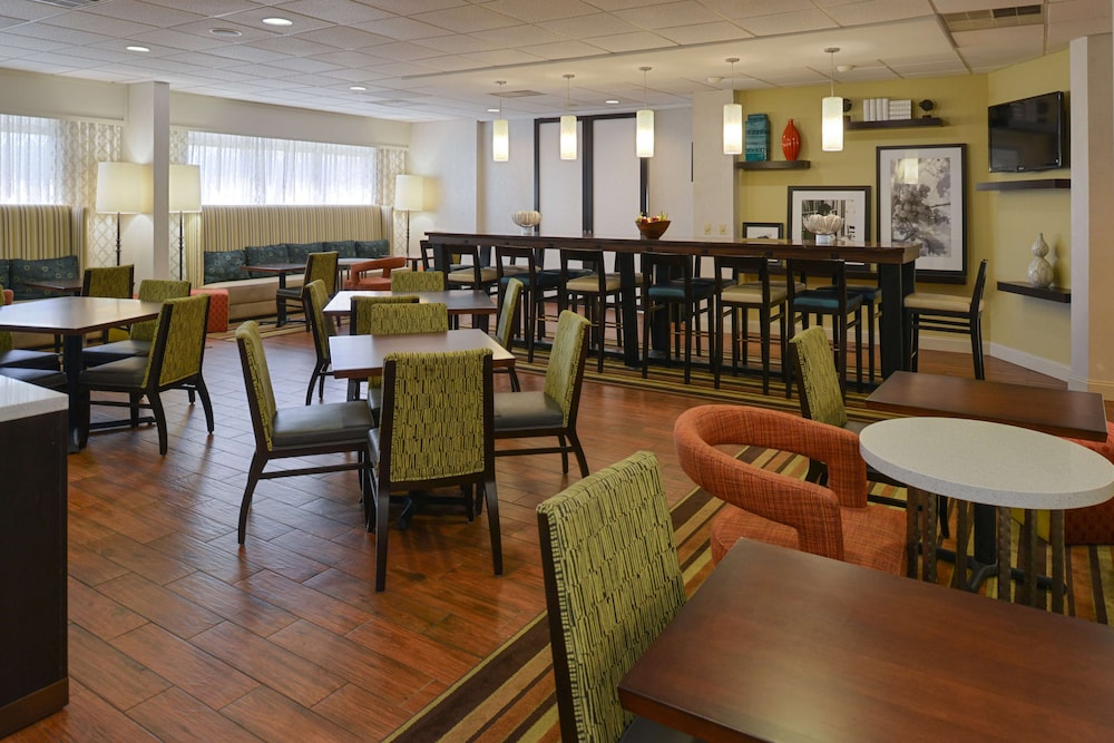 Hampton Inn Carbondale - photo 30