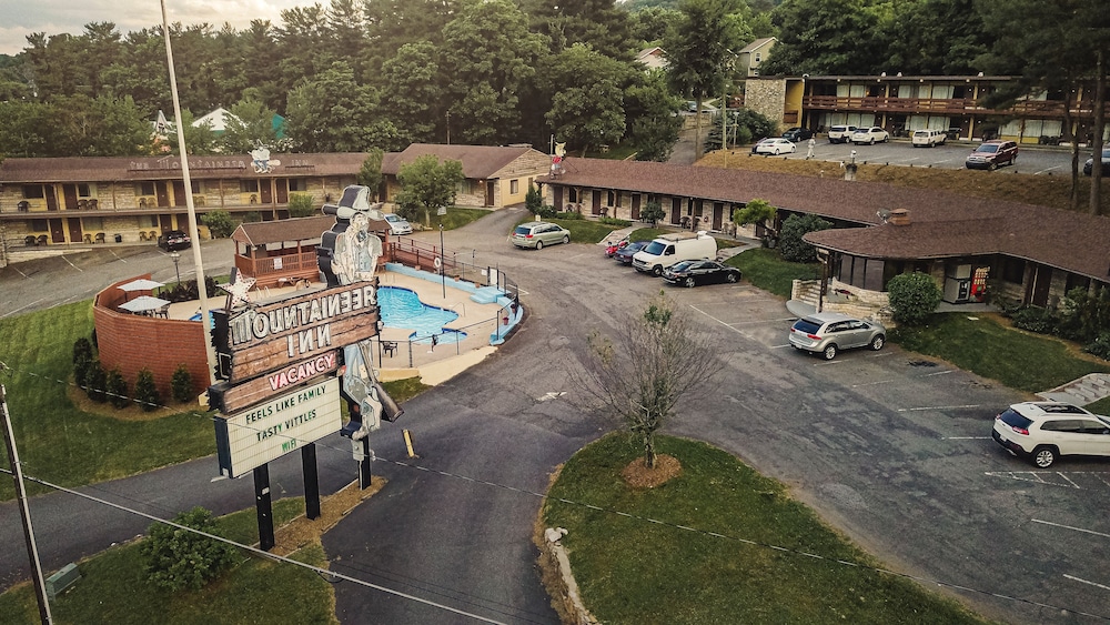The Mountaineer Inn in Asheville, United States