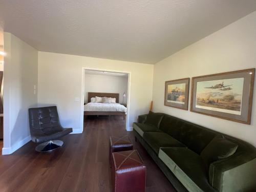 Salt and Cedar Bed and Breakfast — 4-Star Luxury Hotel in Port Angeles, United States