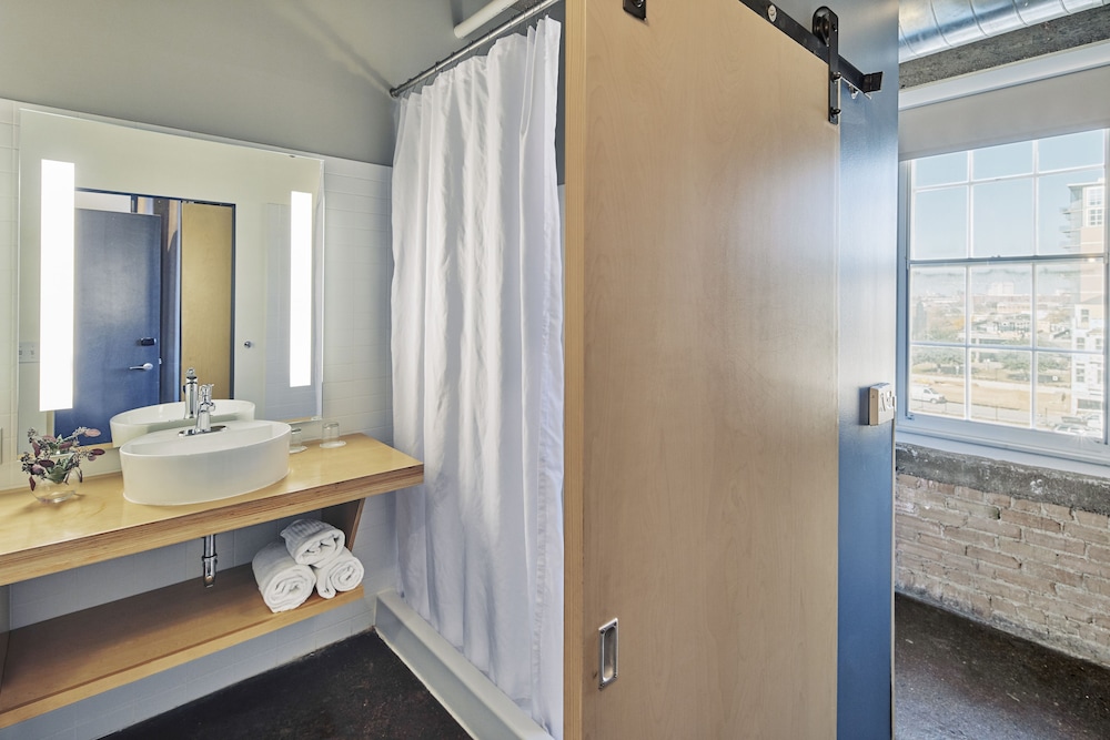 Canvas Hotel Dallas - photo 25